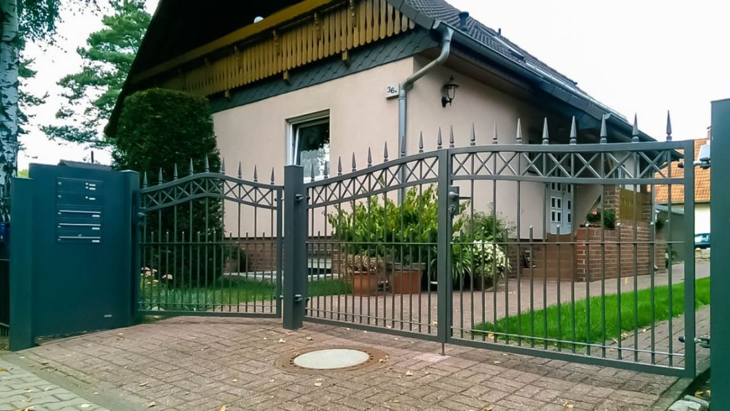 Europen New Simple Style Entrance Driveway Gate