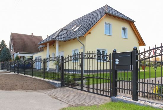 Europen New Simple Style Entrance Driveway Gate