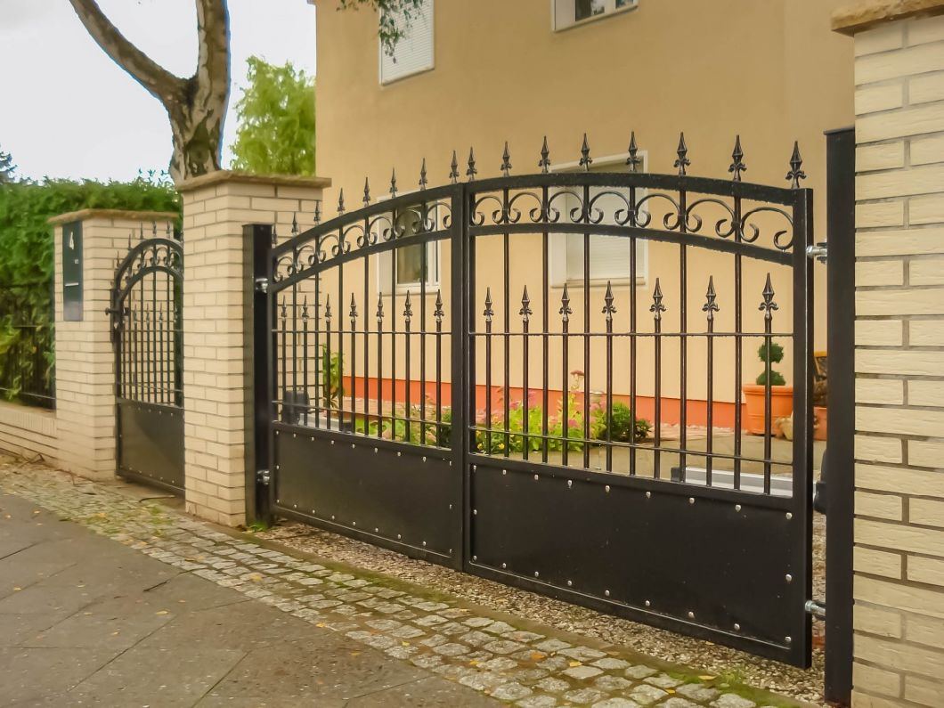 Europen New Simple Style Entrance Driveway Gate
